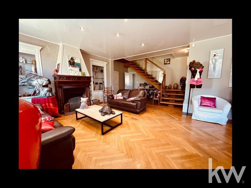 Maison - 445 m² - 9 pièces