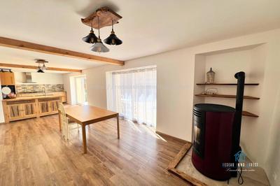 Maison traditionnelle - 198 m² - 6 pièces