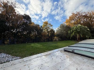 Maison contemporaine - 245 m² - 7 pièces