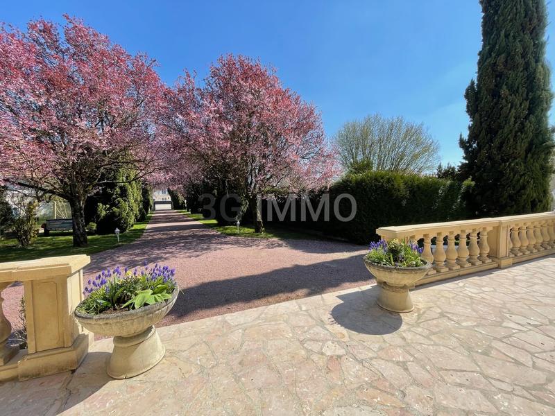 Demeure - 191 m² - 9 pièces