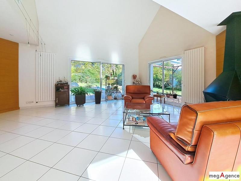 Maison - 200 m² - 8 pièces