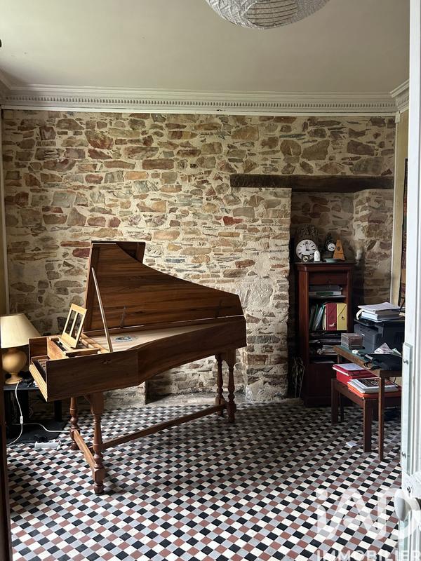 Maison - 340 m² - 9 pièces