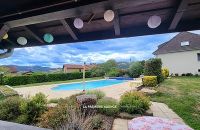 Maison traditionnelle - 156 m² - 6 pièces