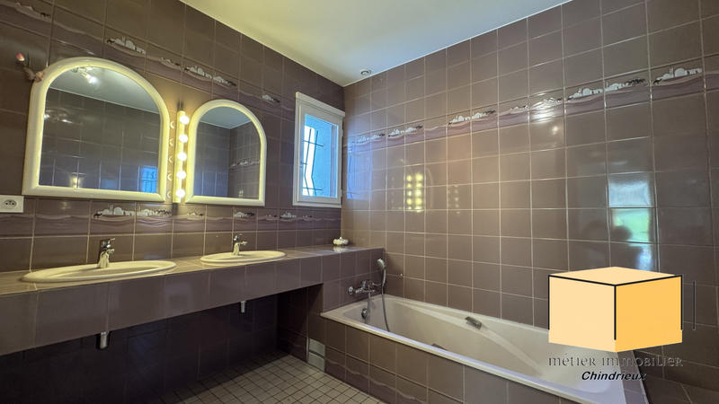 Villa - 166 m² - 6 pièces