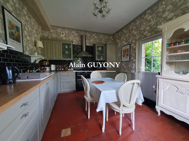 Maison - 240 m² - 8 pièces