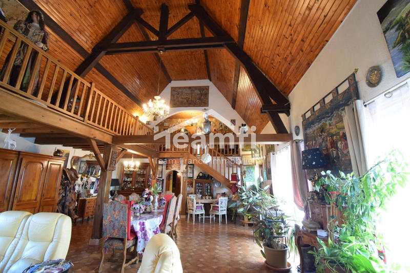 Maison - 310 m² - 10 pièces