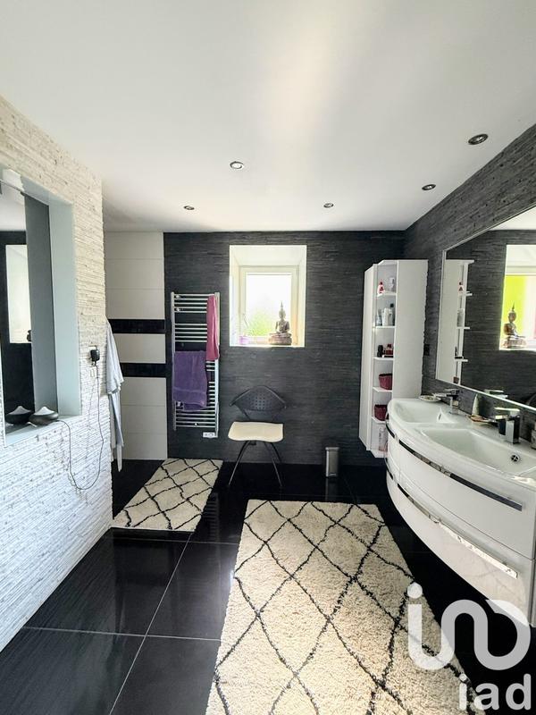 Maison - 212 m² - 5 pièces