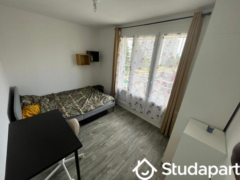 Chambre - 10 m² - 1 pièce