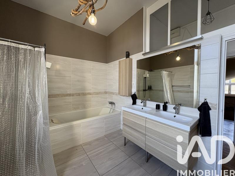 Maison - 265 m² - 9 pièces