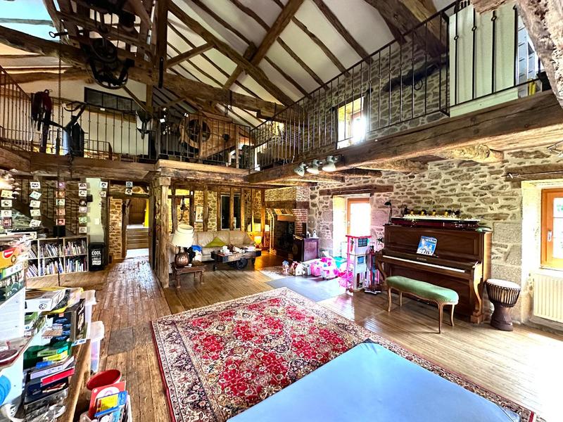 Propriété - 467 m² - 9 pièces