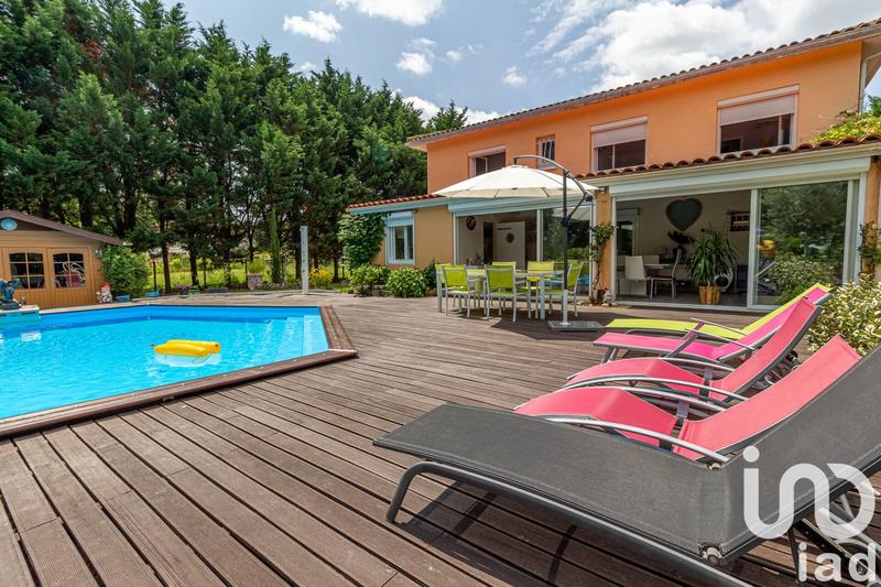 Maison - 220 m² - 6 pièces