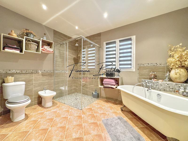 Maison - 269 m² - 7 pièces