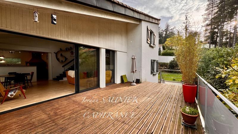 Villa - 200 m² - 8 pièces