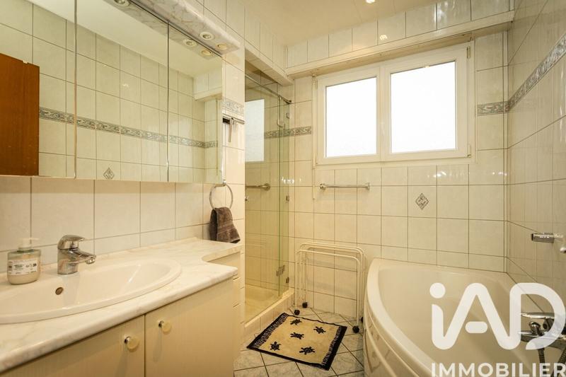 Maison - 219 m² - 8 pièces