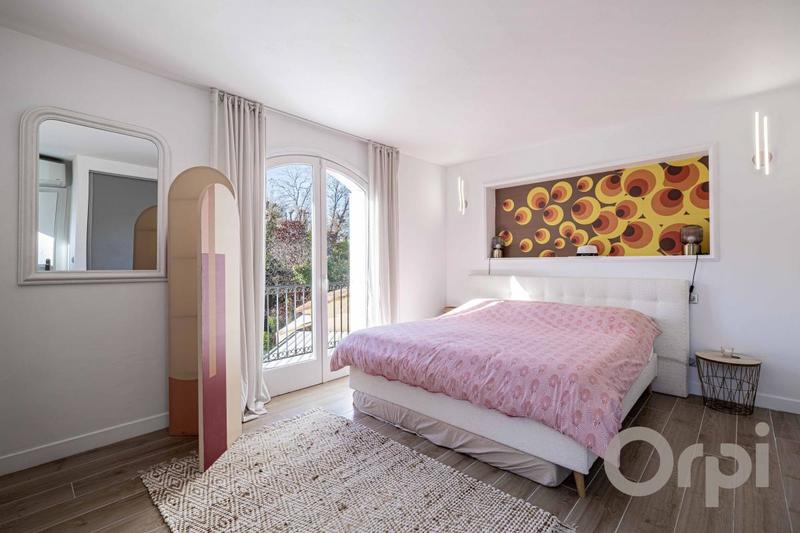 Villa - 300 m² - 8 pièces