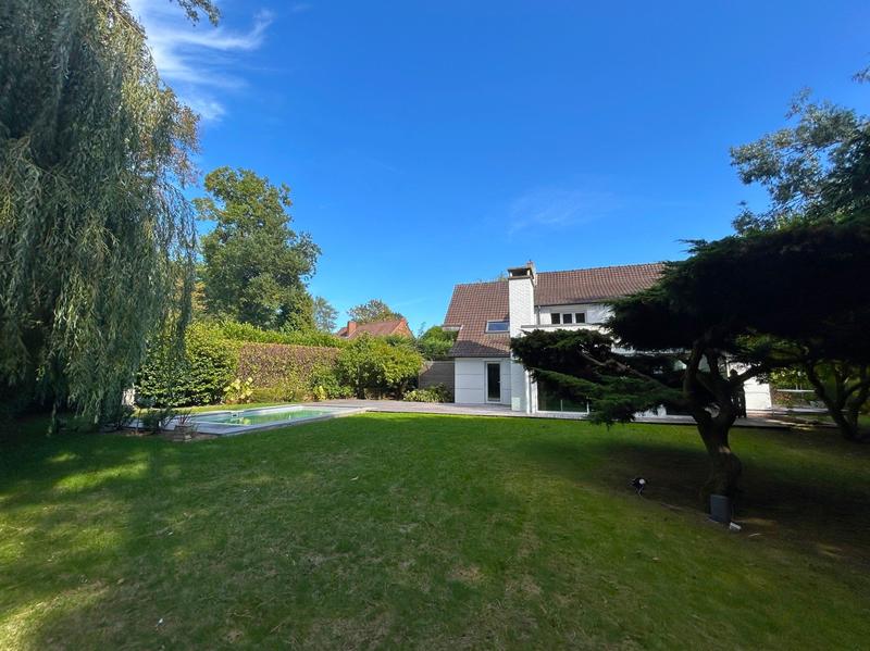 Maison - 180 m² - 6 pièces