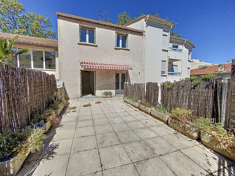 Immeuble - 234 m² - 9 pièces