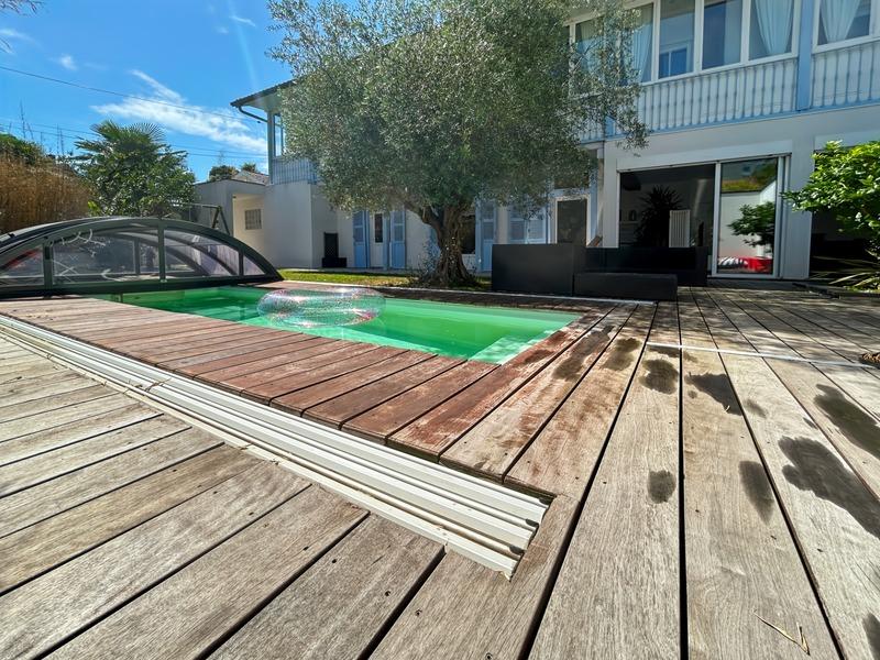 Maison de ville - 203 m² - 7 pièces