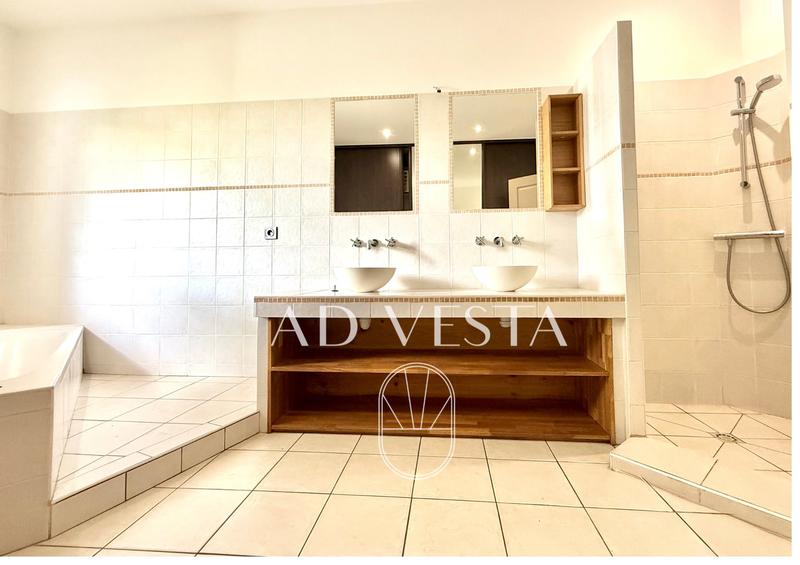 Maison - 166 m² - 6 pièces