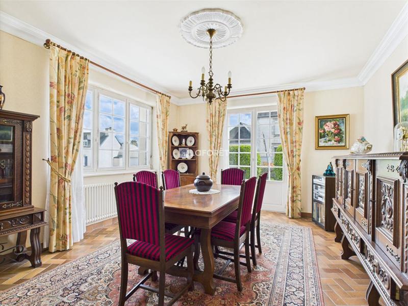 Maison - 204 m² - 10 pièces