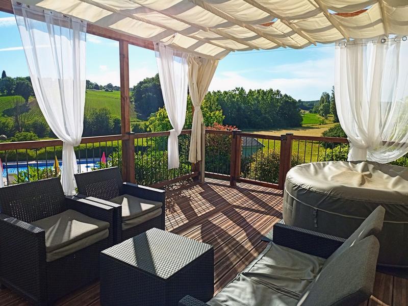 Maison traditionnelle - 311 m² - 13 pièces