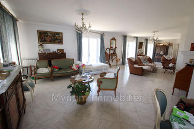 Maison - 220 m² - 5 pièces