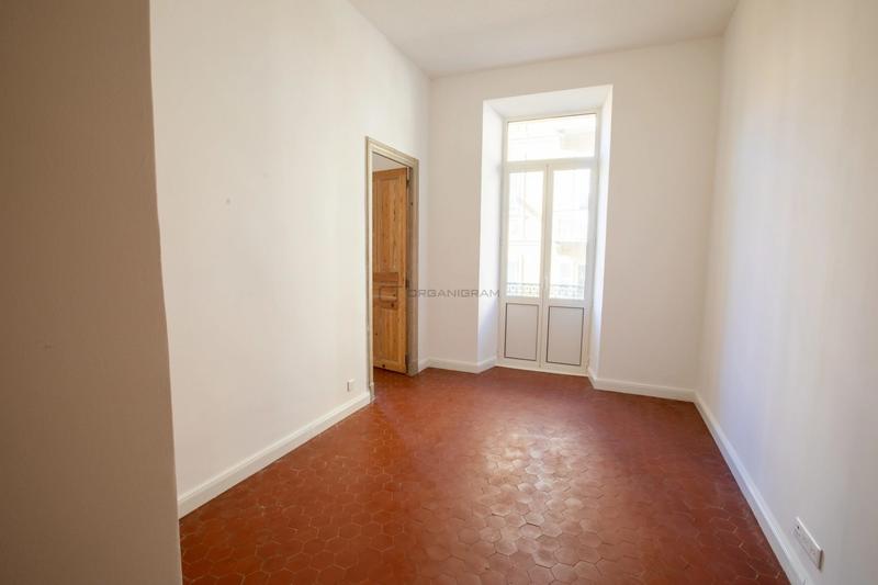 Appartement - 151 m² - 6 pièces