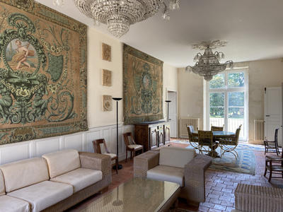 Propriété - 1 200 m² - 20 pièces