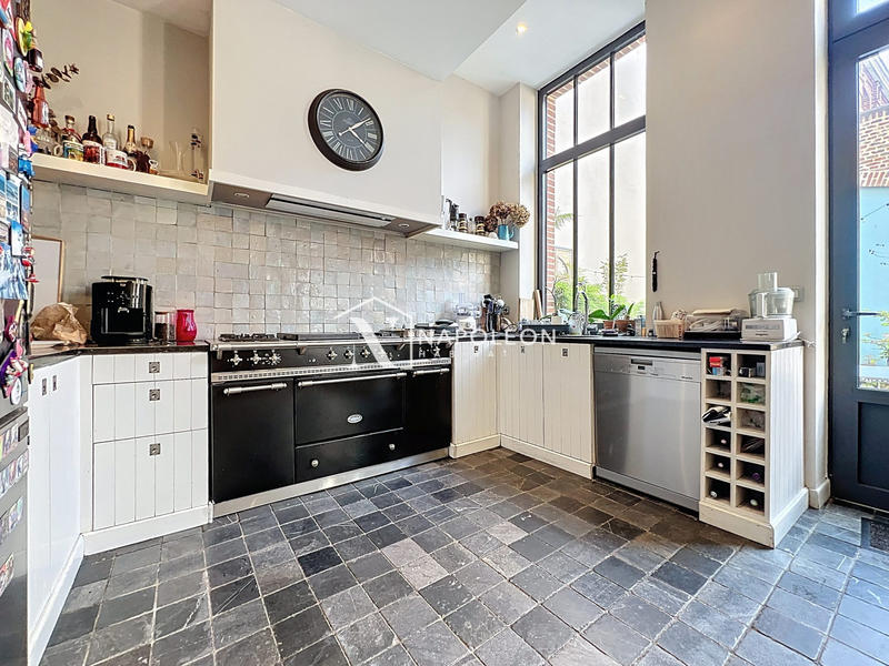 Maison - 275 m² - 10 pièces