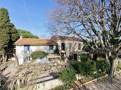 Mas - 405 m² - 17 pièces