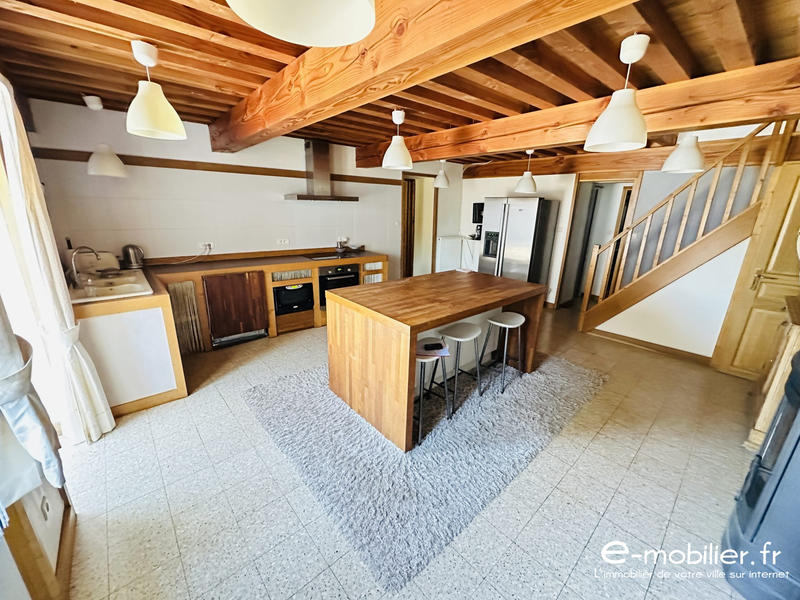 Maison - 223 m² - 8 pièces