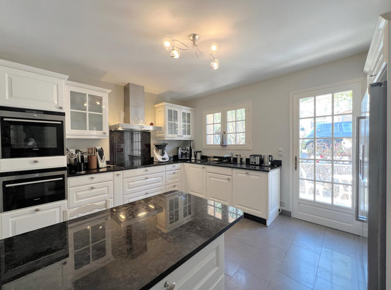 Maison - 212 m² - 7 pièces