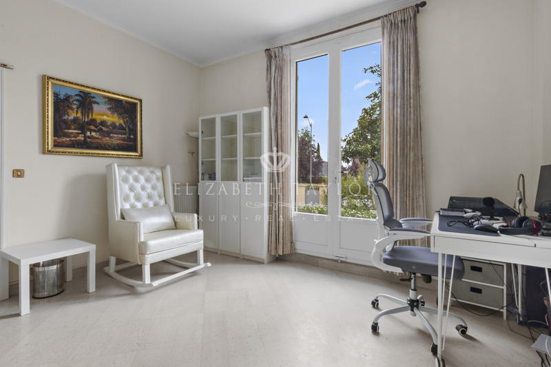 Maison - 298 m² - 10 pièces