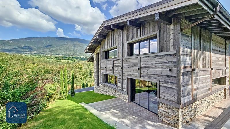 Maison - 219 m² - 7 pièces