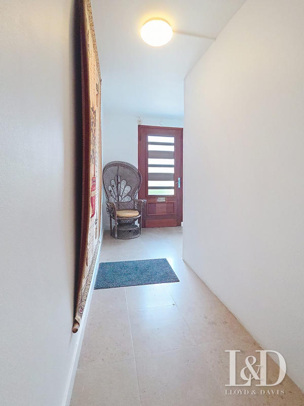 Maison - 230 m² - 8 pièces