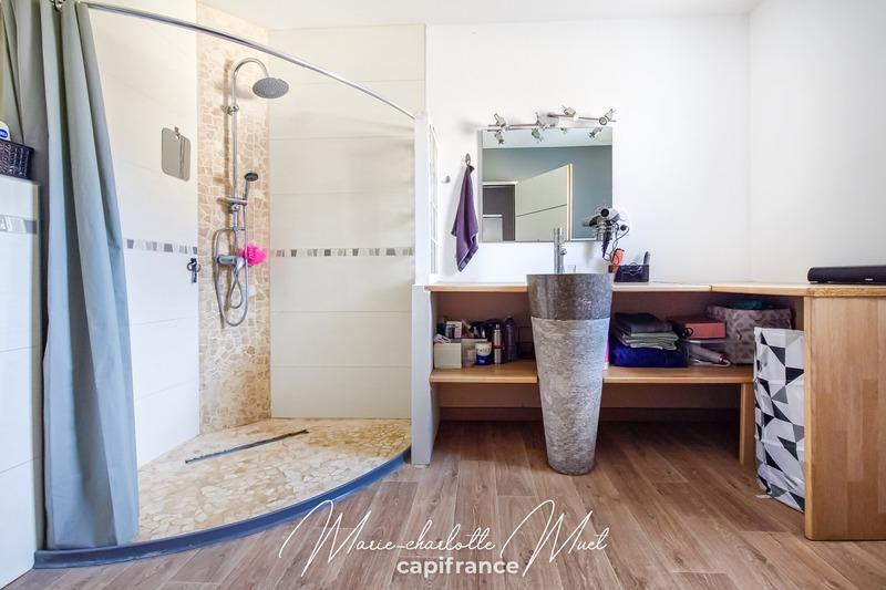 Maison - 220 m² - 6 pièces