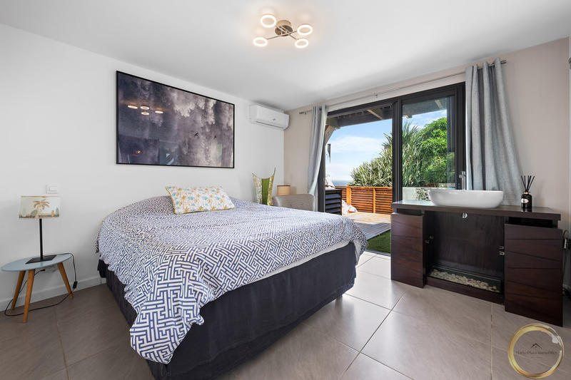 Maison - 230 m² - 8 pièces