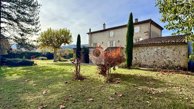 Maison - 217 m² - 7 pièces