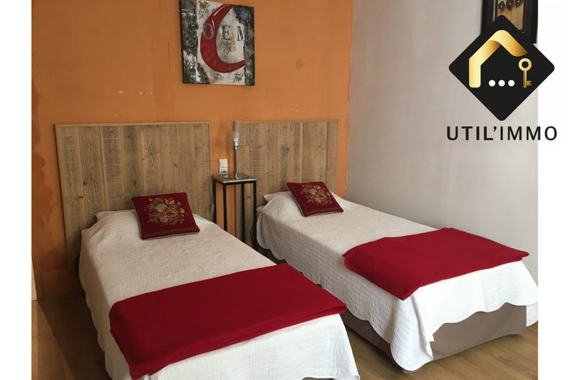 Maison - 1 062 m² - 13 pièces