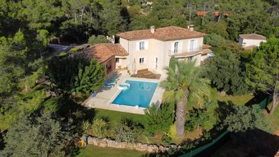 Villa - 210 m² - 6 pièces