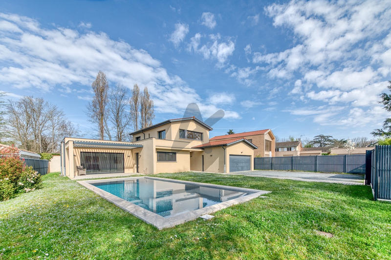 Maison - 189 m² - 7 pièces