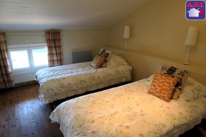 Maison - 230 m² - 9 pièces