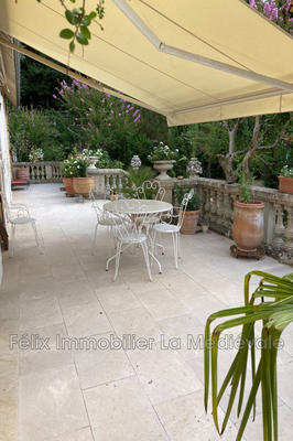 Maison - 240 m² - 6 pièces