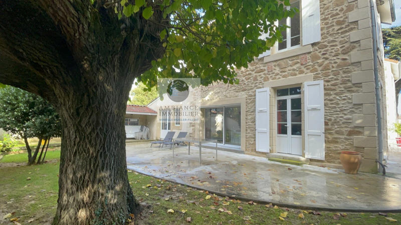 Maison - 260 m² - 8 pièces