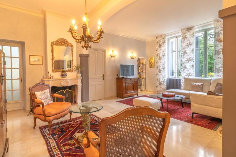 Maison - 233 m² - 9 pièces