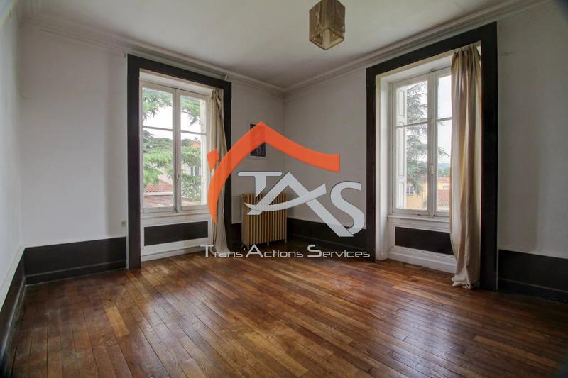 Maison - 374 m² - 10 pièces