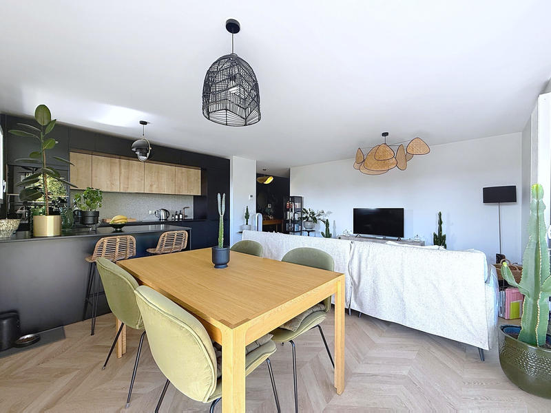 Appartement - 85 m² - 4 pièces