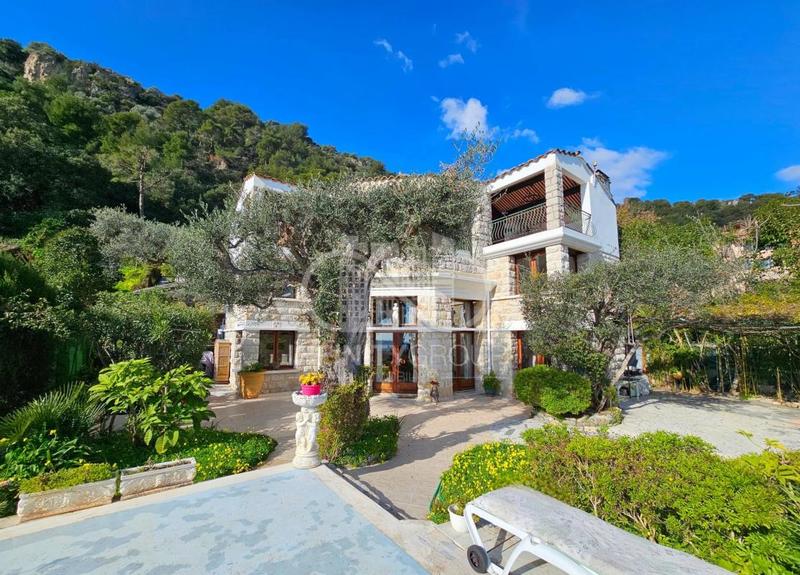 Villa - 220 m² - 7 pièces