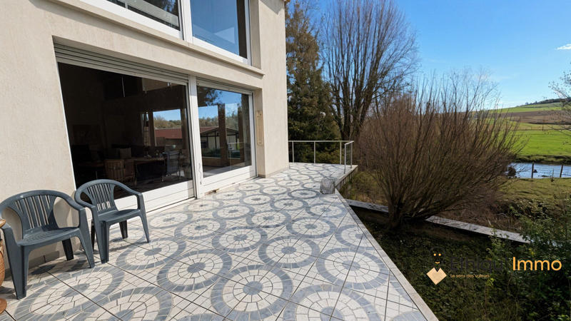 Maison - 385 m² - 9 pièces