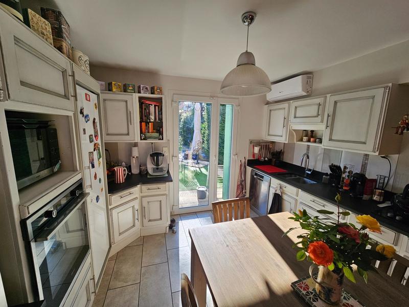 Maison - 220 m² - 9 pièces